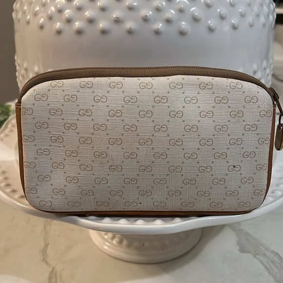 Vintage Gucci Cosmetic Case - Picture 2 of 7